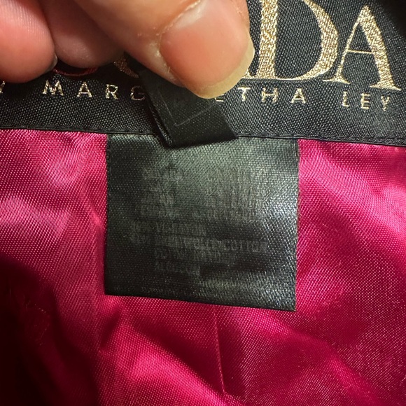 Bolero jacket. Black velvet, decorative buttons on sleeve, stand collar. Sz M. - Picture 7 of 9